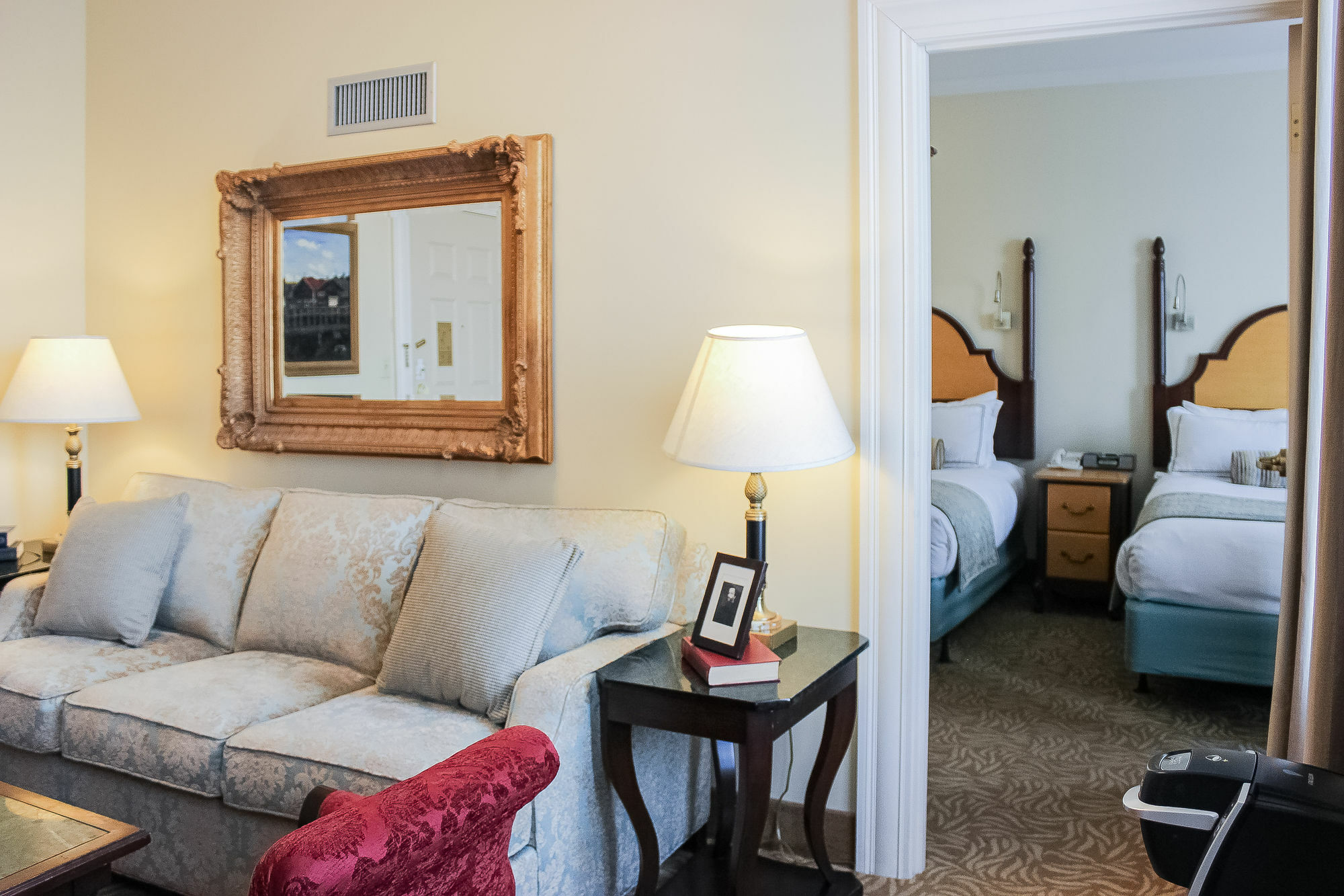 Hotel Providence Bagian luar foto