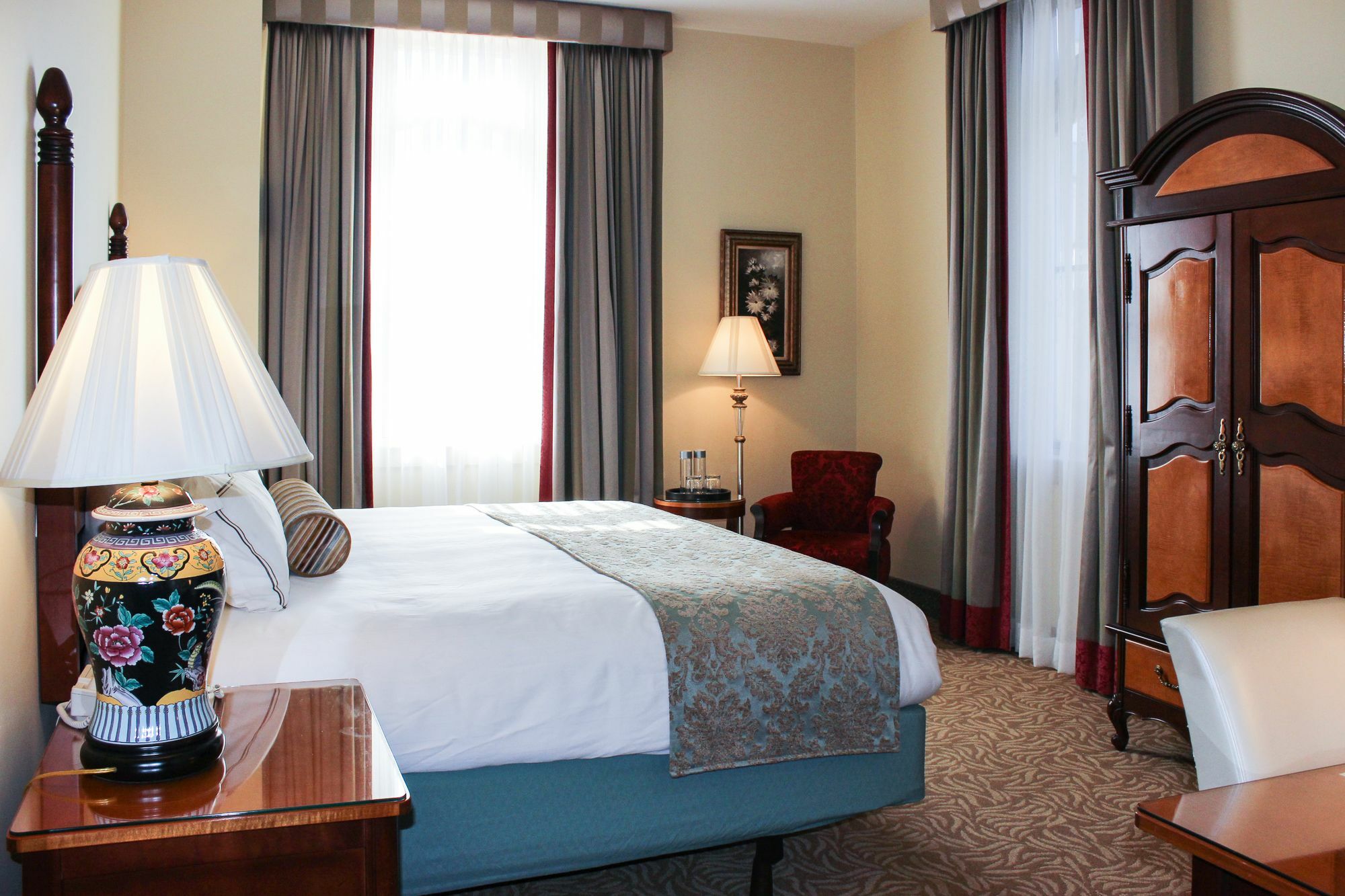 Hotel Providence Bagian luar foto